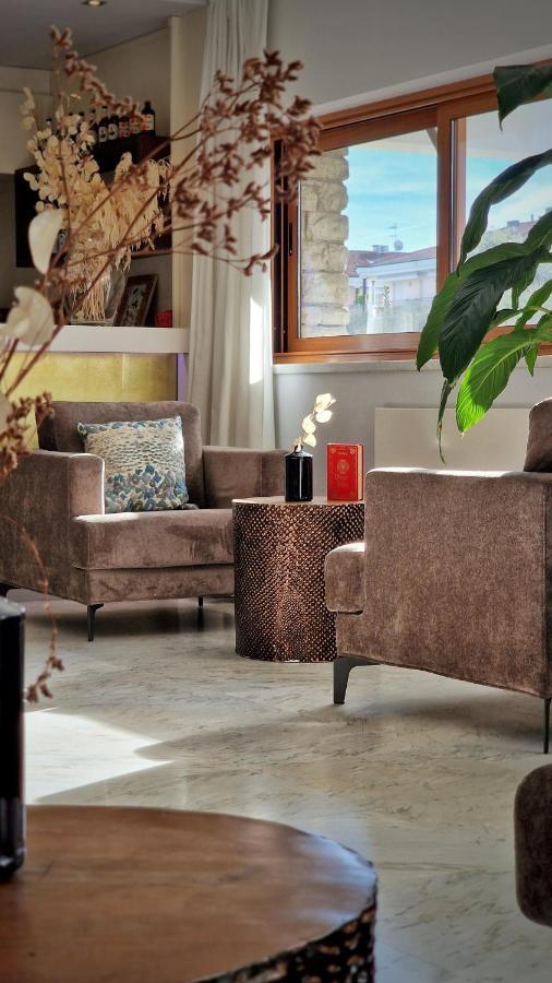 Hotel Tiffany マリーナ・ディ・マッサ エクステリア 写真